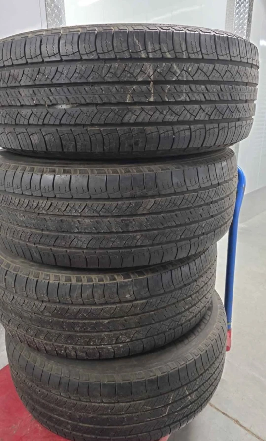 Mercedes 18"  set of 4 rims with Michelin Latitude 265/60/18 - photo 2