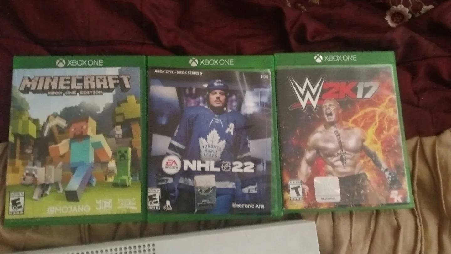 Xbox One S Console, Games, Controllers & Headset image indicator(3)