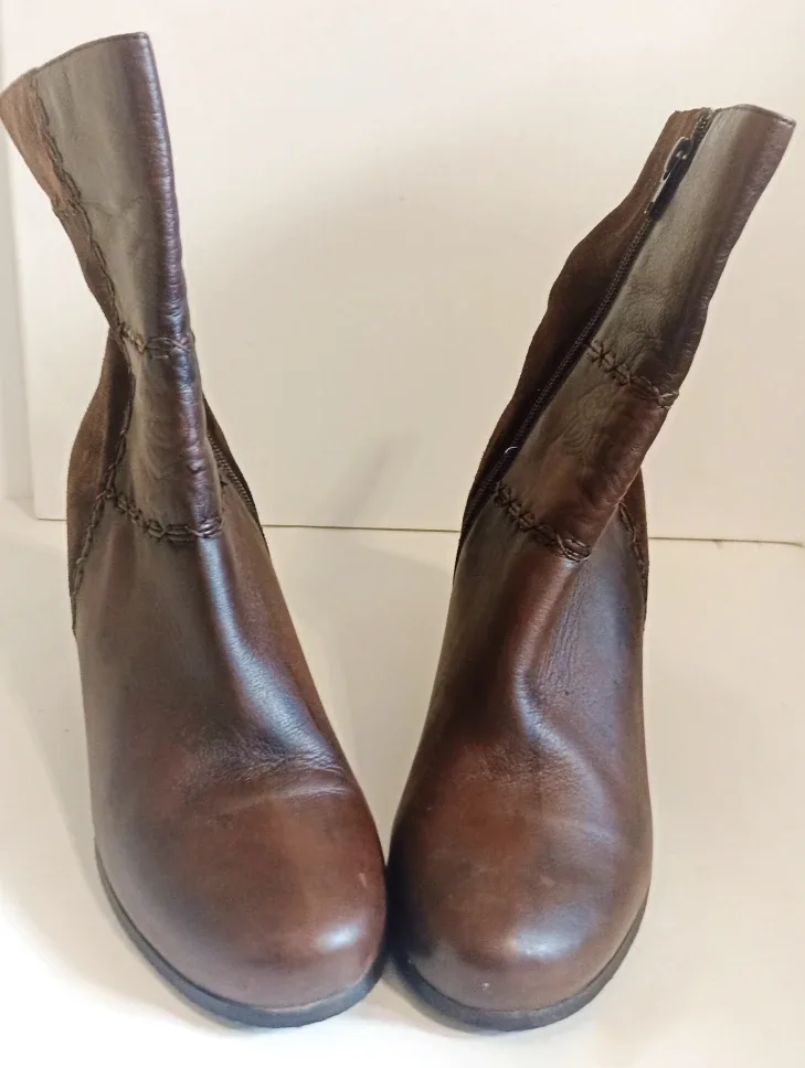 ‼️Trade‼️2 Women boots genuine leather and seude image indicator(10)