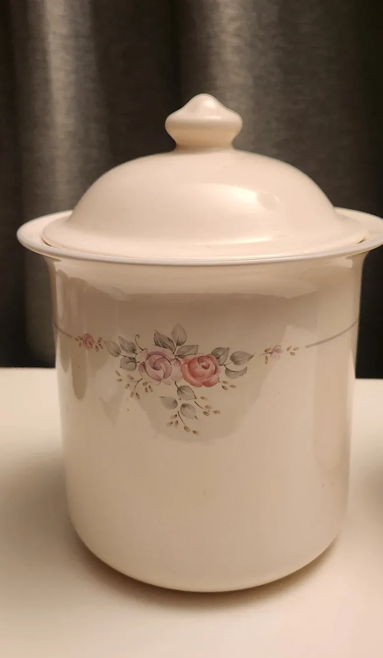 Vintage Ceramic Canister with Floral Design image indicator(2)