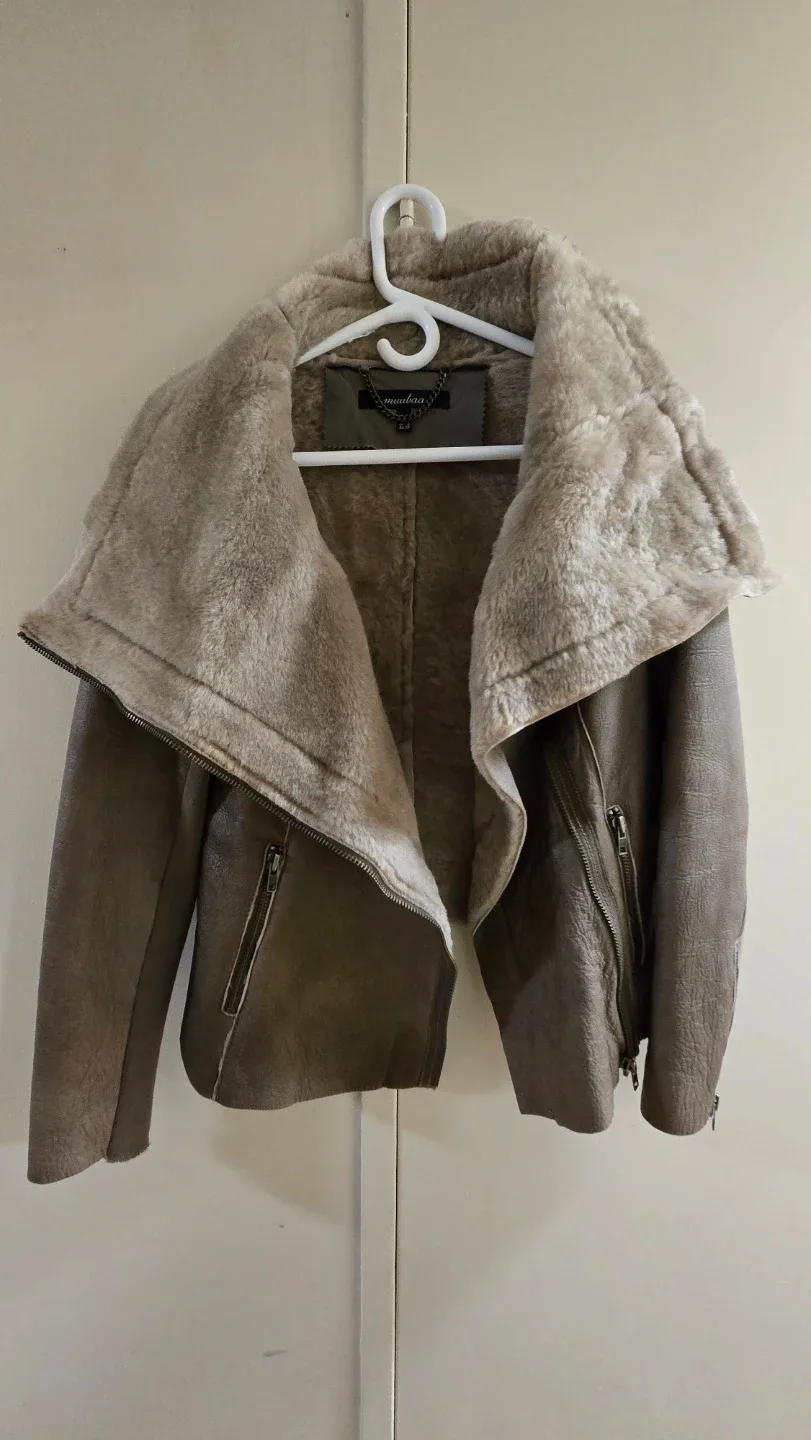 Leather Jacket image indicator(2)