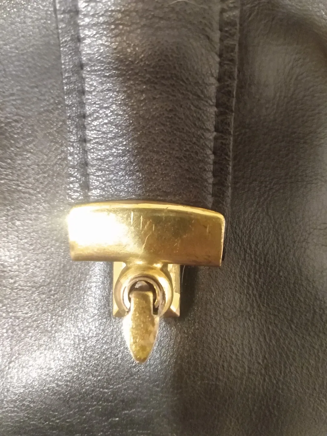 Unique Two-Tone Leather Handbag image indicator(2)