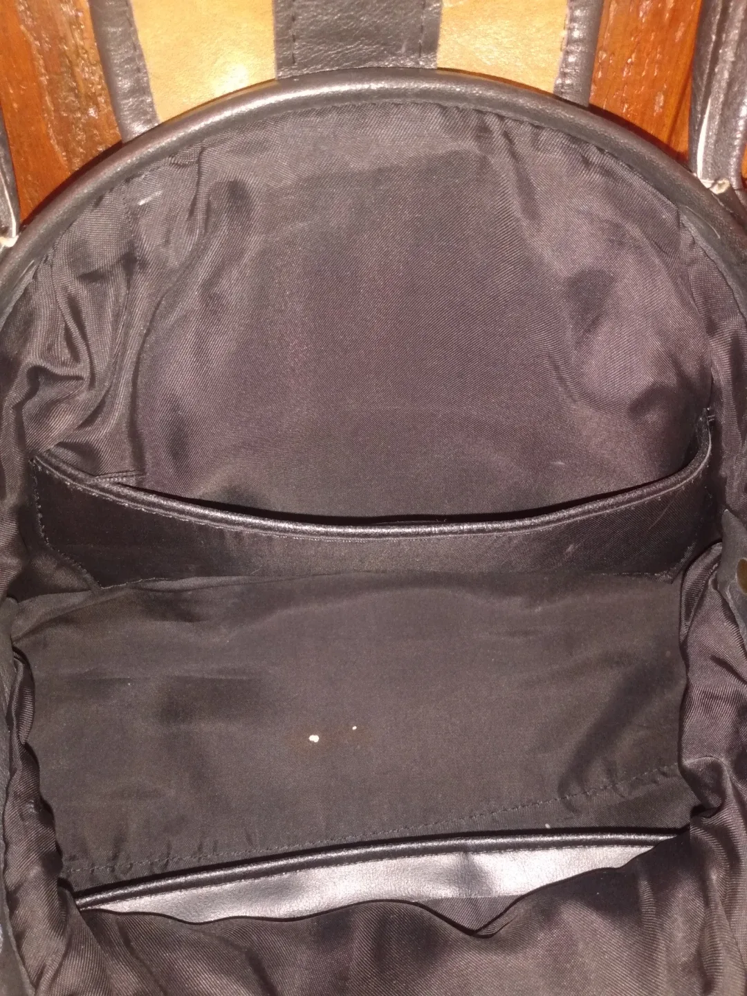 Unique Two-Tone Leather Handbag image indicator(3)