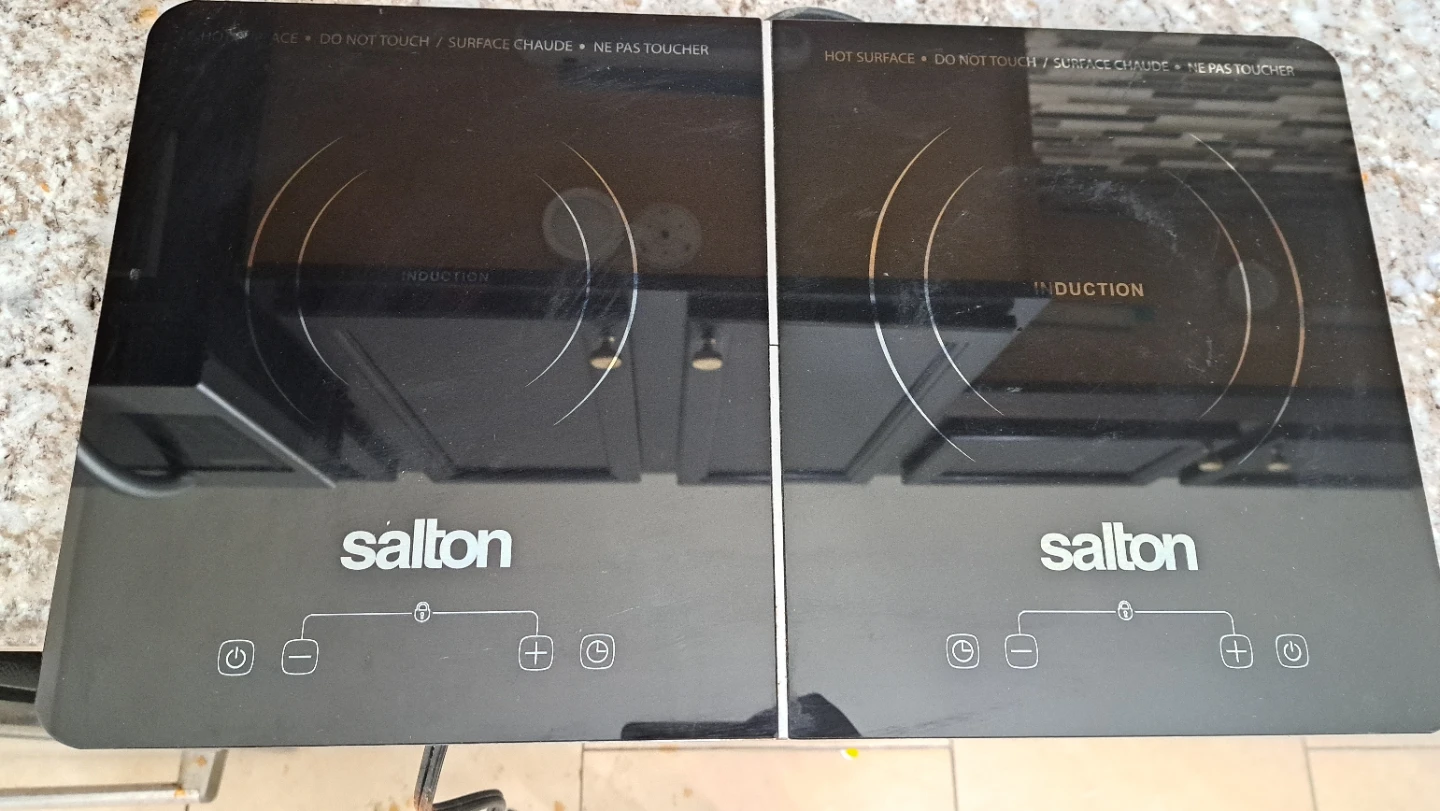 Highly functional Salton double induction Cooktop