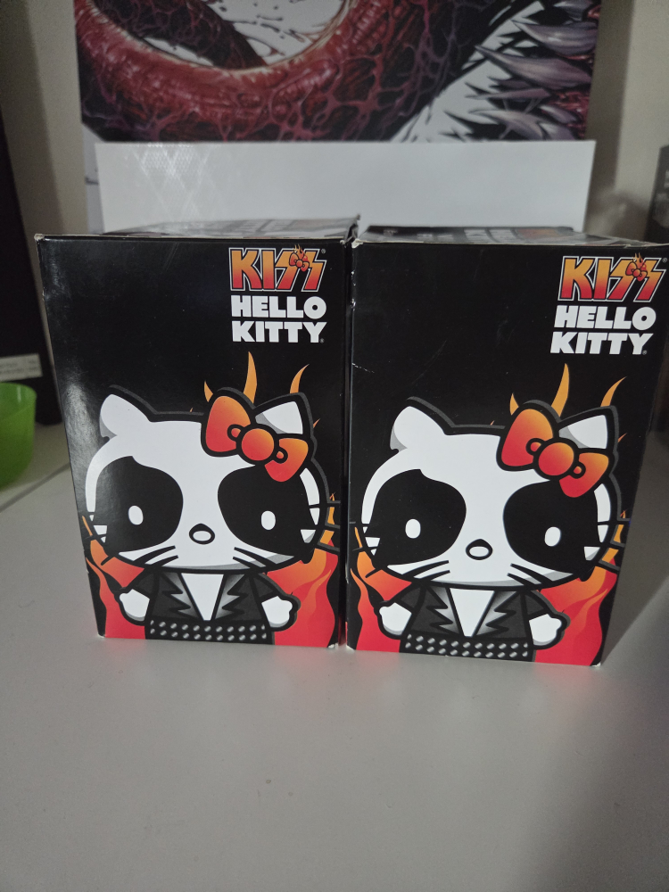 KISS Hello Kitty Vinyl Figures - The Starchild & The Demon - photo 2