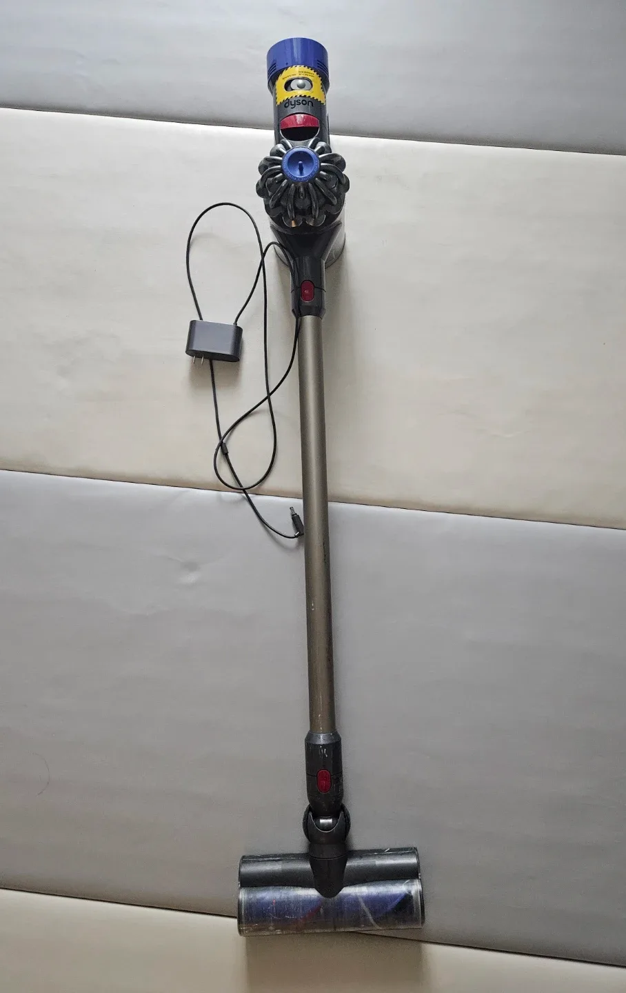 Dyson V8 Vacuum with Attachments