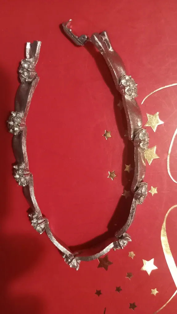 Silver toned floral Bracelet image indicator(2)