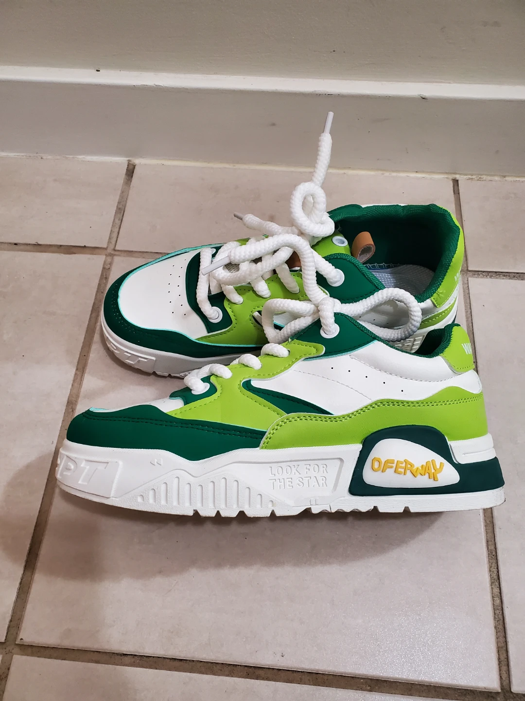 Green & White Fashion Sneakers Used Size 39 - photo 2