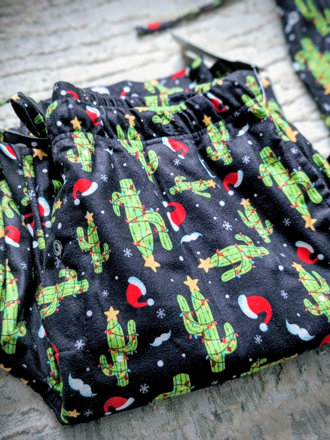 2 Pairs of "Under Disguise" Pajama Pants - Christmas - photo 2