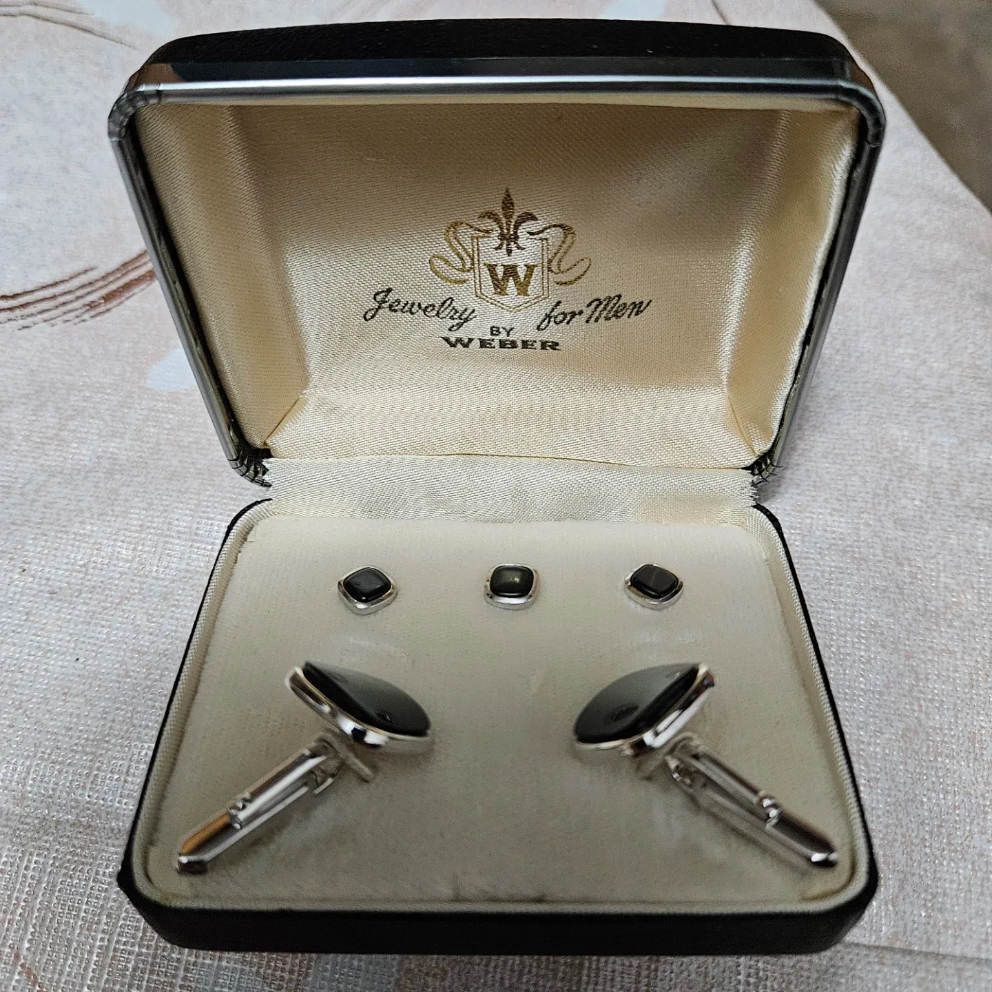 Weber Cufflink Set image indicator(2)