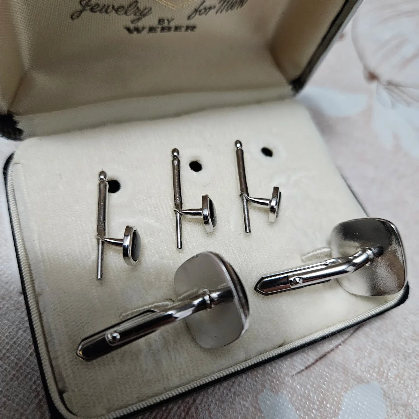 Weber Cufflink Set image indicator(4)
