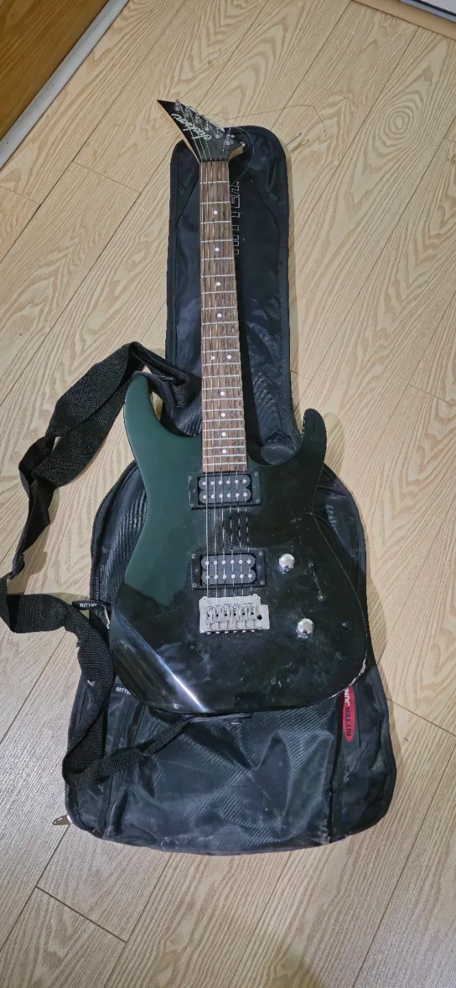 Jackson Electric Guitar with Ritter Gig Bag image indicator(2)