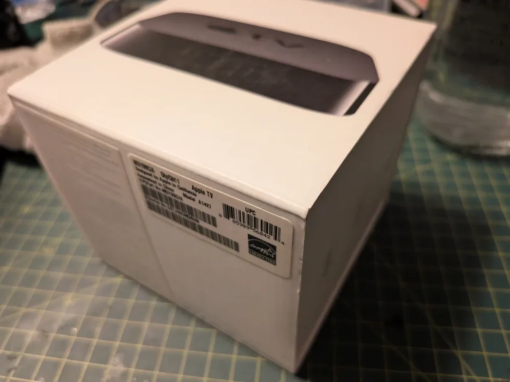 Apple TV 3 with original box image indicator(2)