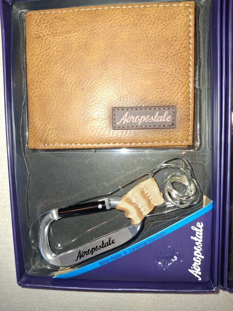 Aeropostale Bifold Wallet & Carabiner Keychain - photo 2