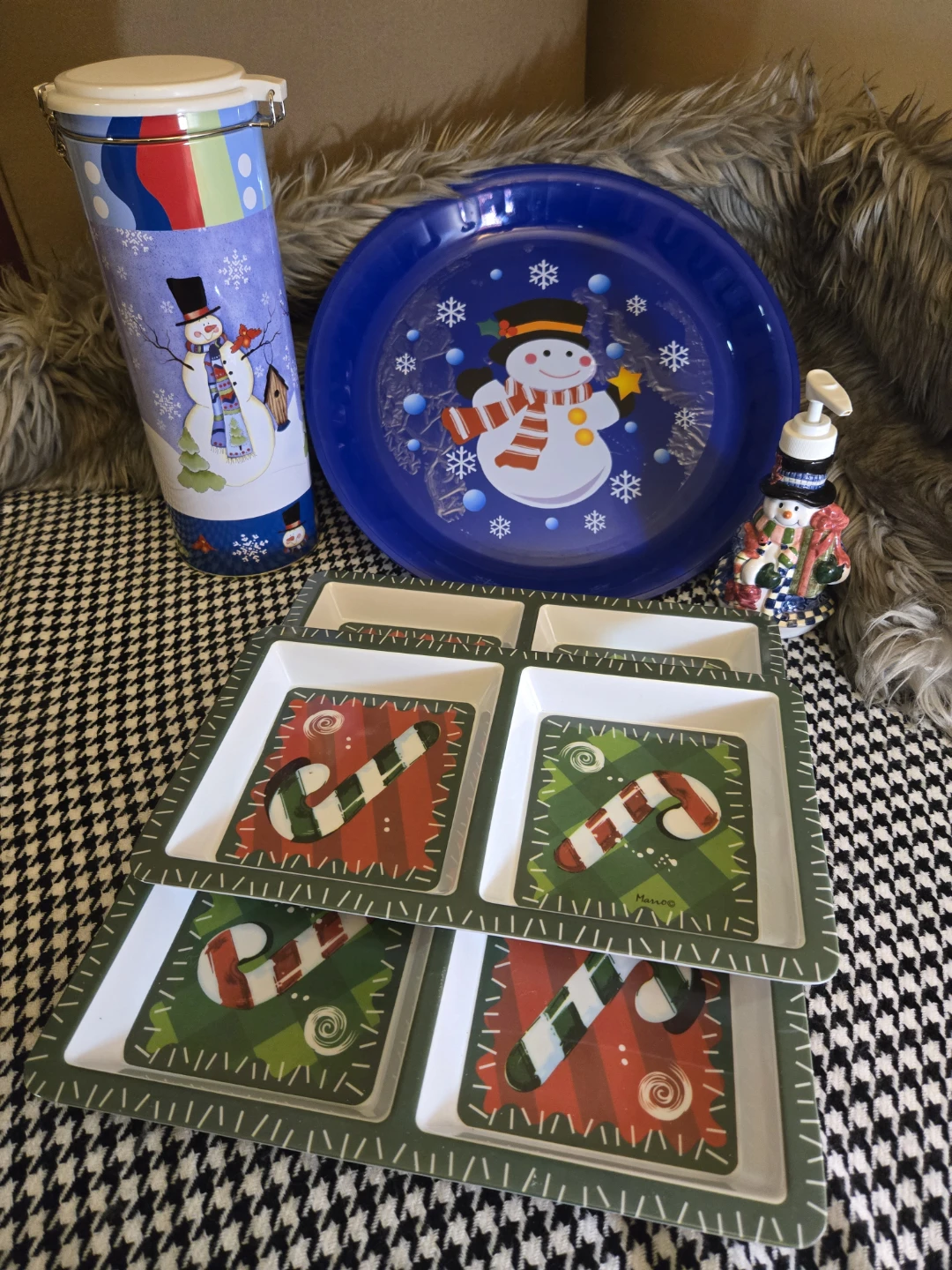 Christmas-Themed Serving Dishes
