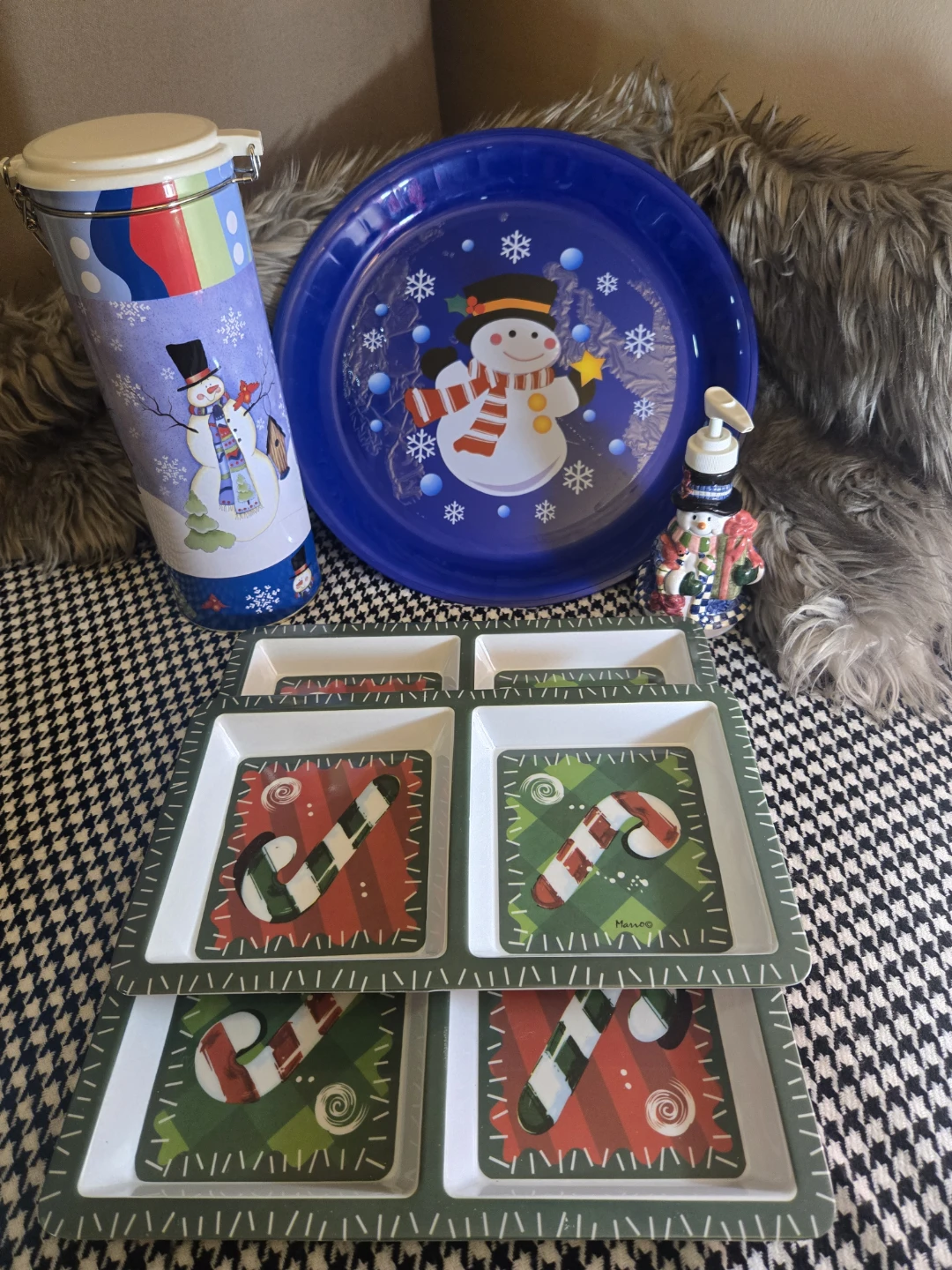 Christmas-Themed Serving Dishes - photo 2