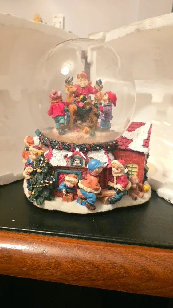 Musical Waterball Snowglobe image indicator(5)