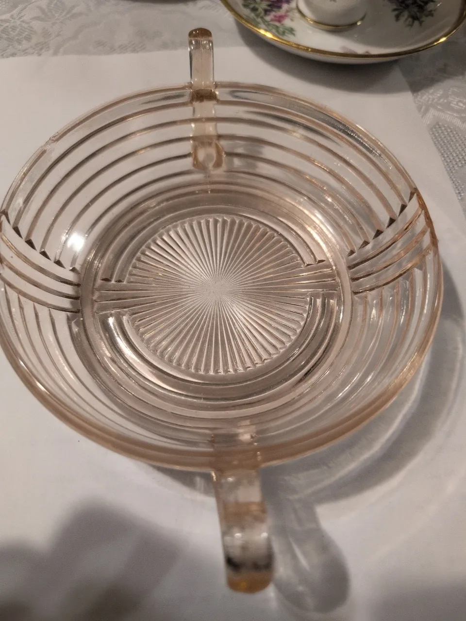 Vintage Pink Depression Glass Ashtray image indicator(2)