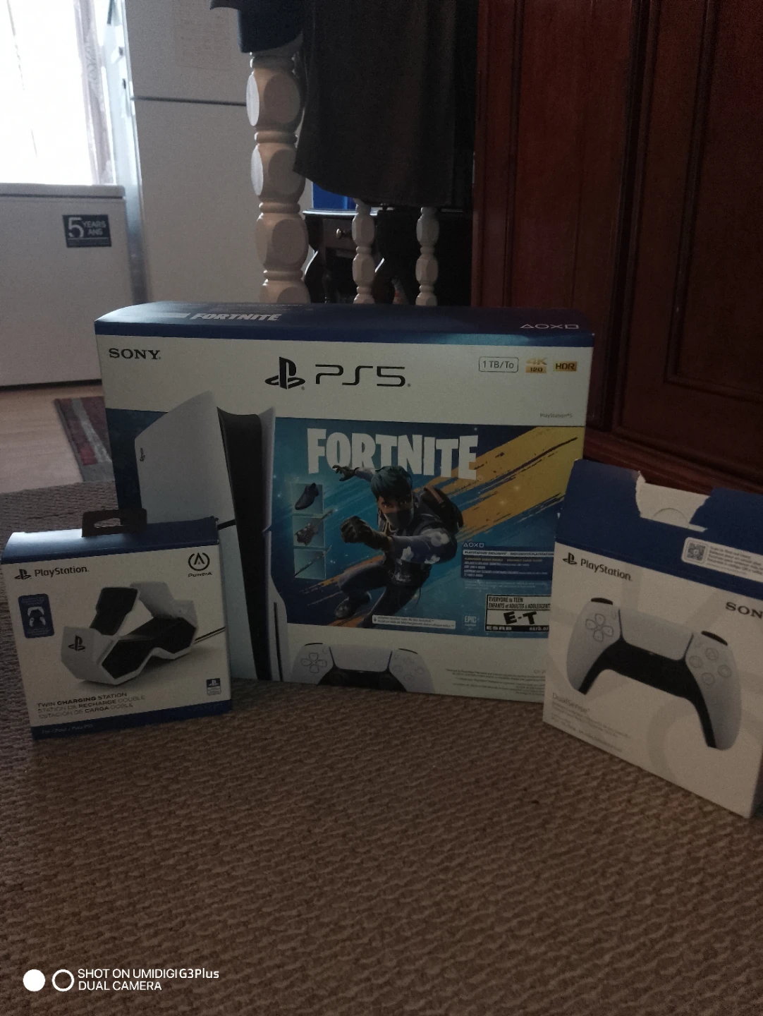 PlayStation 5 Fortnite Bundle - Like New! - photo 2
