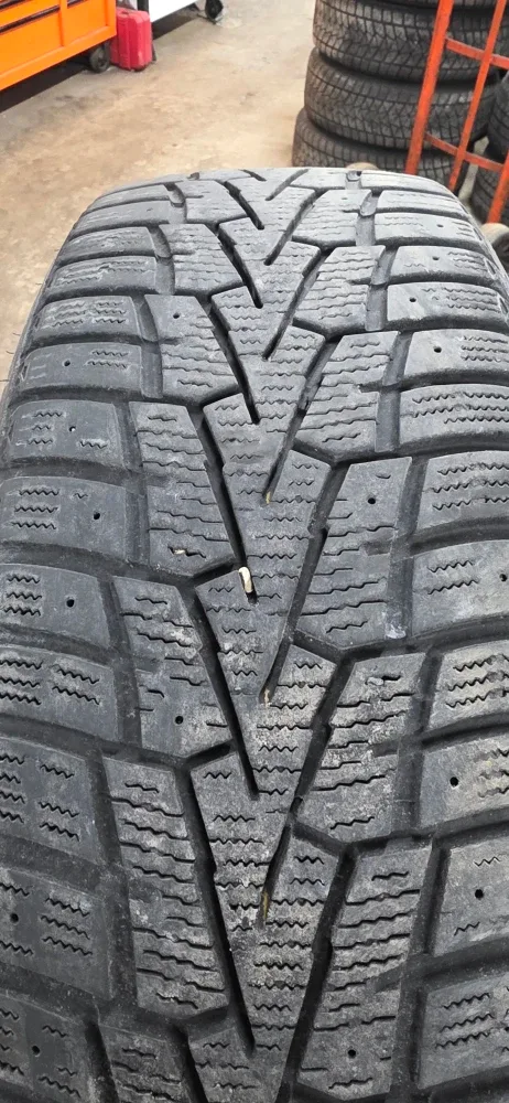 Set of 4 Winter Tires - 215/55R17 image indicator(2)