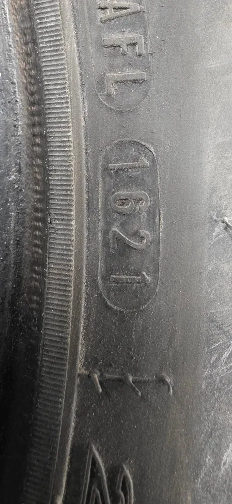 Set of 4 Winter Tires - 215/55R17 image indicator(3)