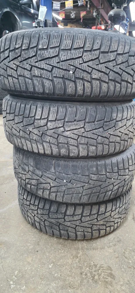 Set of 4 Winter Tires - 215/55R17 image indicator(5)