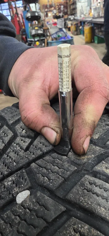 Set of 4 Winter Tires - 215/55R17 image indicator(6)