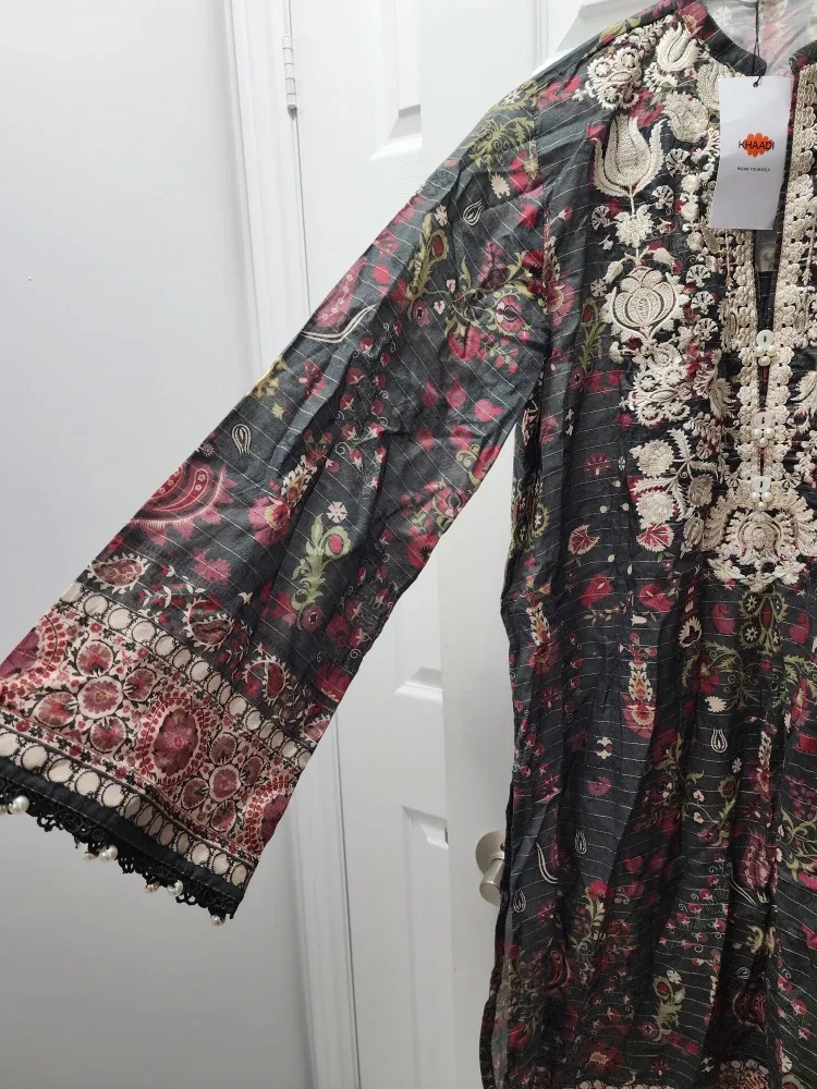 New Khaadi embroidered 3-Piece lawn Suit - Size 10 image indicator(6)