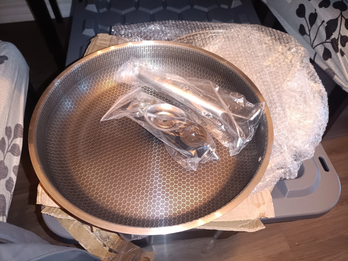 Honeycomb Frying Pan 12.6 inch - New in Box! - photo 2