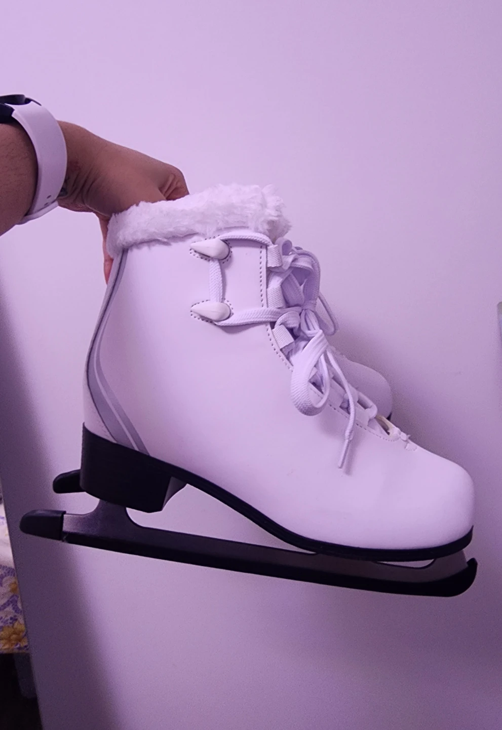 Figures Skates with Fur Collar - Size 7 (Ladies/Senior) - photo 2