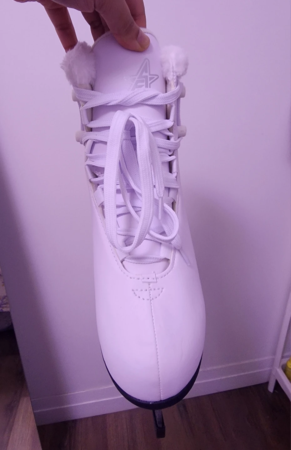 Figures Skates with Fur Collar - Size 7 (Ladies/Senior) - photo 3