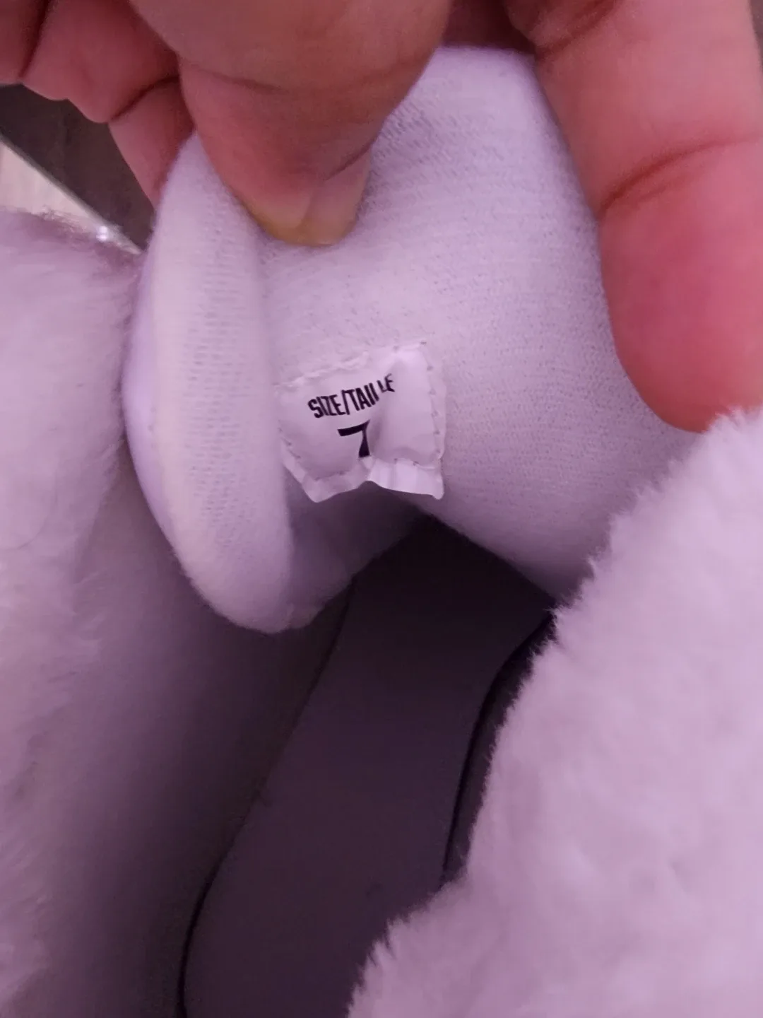 Figures Skates with Fur Collar - Size 7 (Ladies/Senior) image indicator(4)