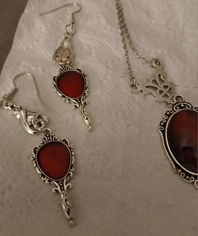 ViNTAGE necklace and earring set image indicator(3)