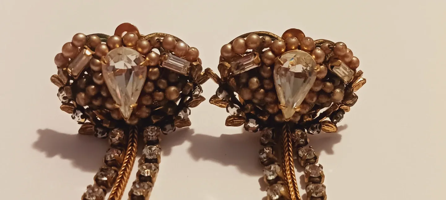 Fabulous Miriam Haskell UNSIGNED Clip-on Earrings image indicator(4)