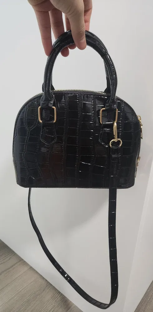 Assorted Fashion Handbags image indicator(4)