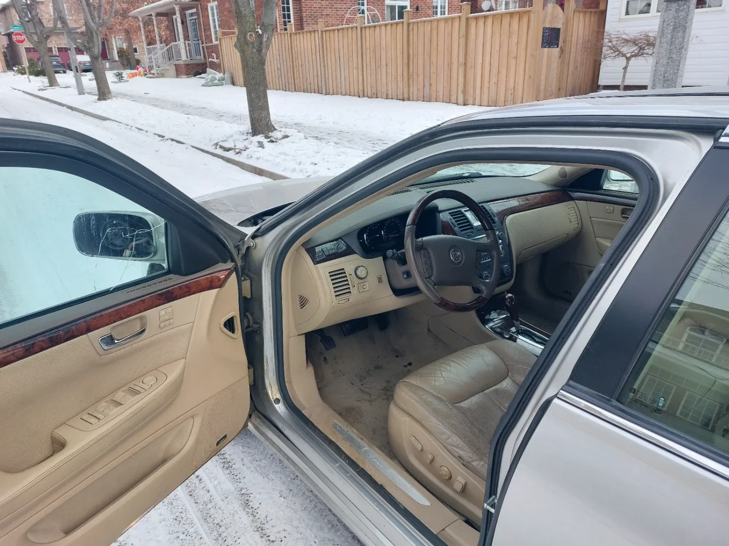 Cadillac DTS Sedan - Silver image indicator(7)