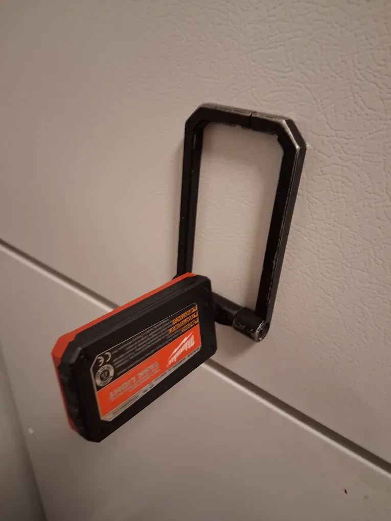 Milwaukee Rechargeable Low Profile Magnetic Task Light image indicator(5)