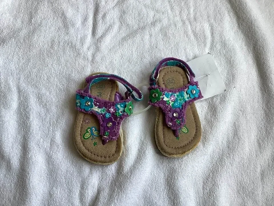 Baby girls sz 3 shoes & sandals