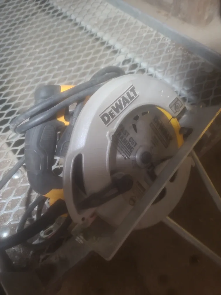 DeWalt Circular Saw - Fast Cut Framing