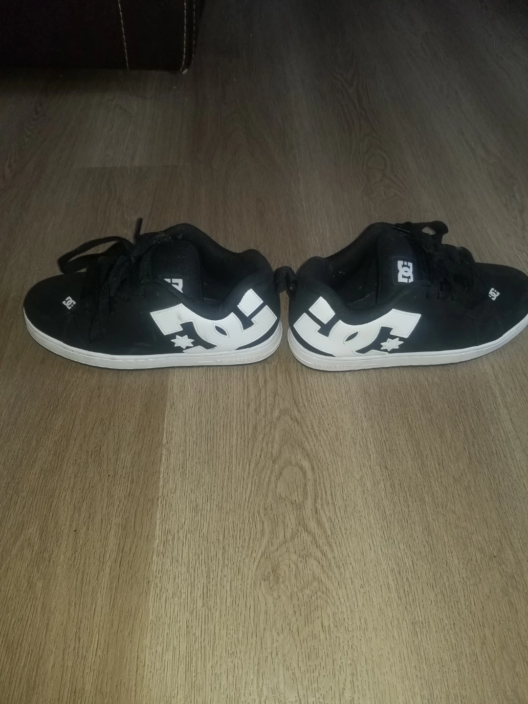 DC Shoes Black & White size 10