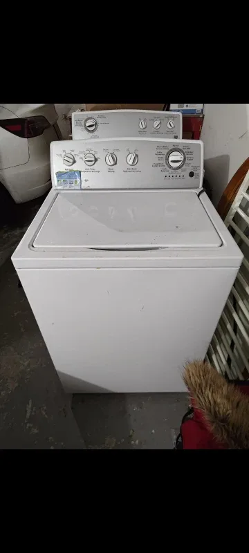 White GE Washer & Dryer Set image indicator(2)