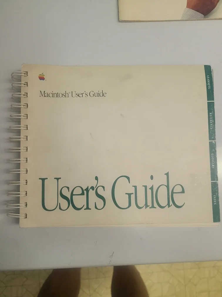 Vintage Apple Macintosh User Guides image indicator(2)