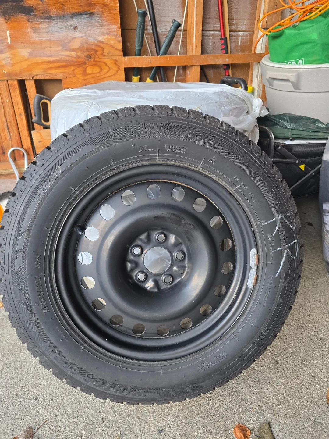 4tires and rims from 2025 Honda CRV Sport.. used only one winter