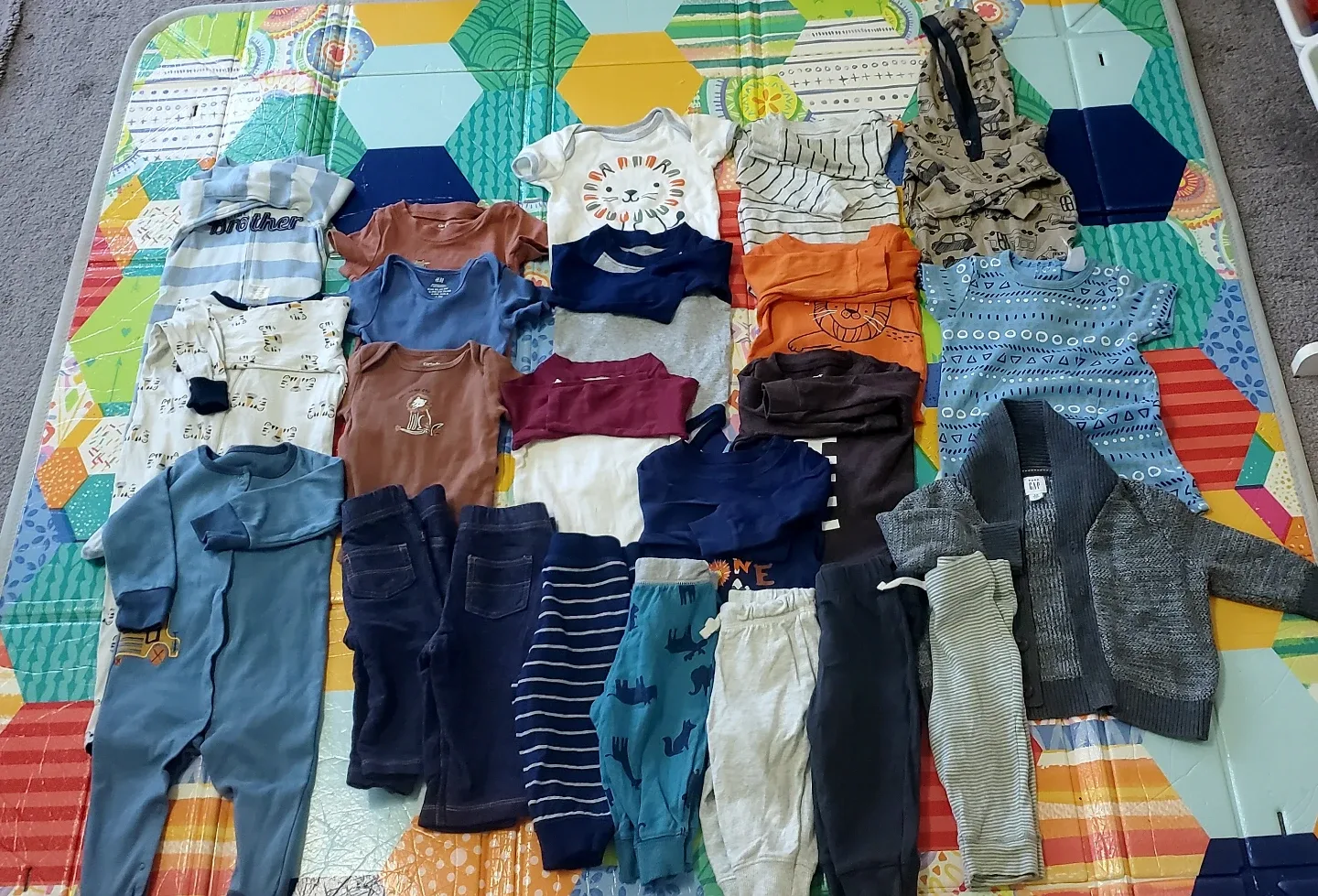 6M-23 pieces baby clothes -All 10$