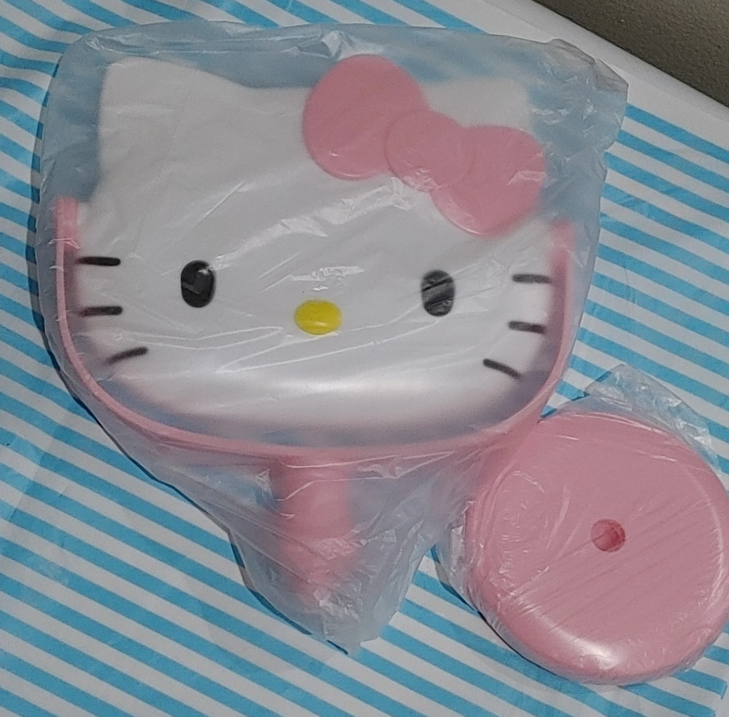 Sanrio Hello Kitty Mirror - Pink, 8.46 inch & Cosmetic Bag - photo 3