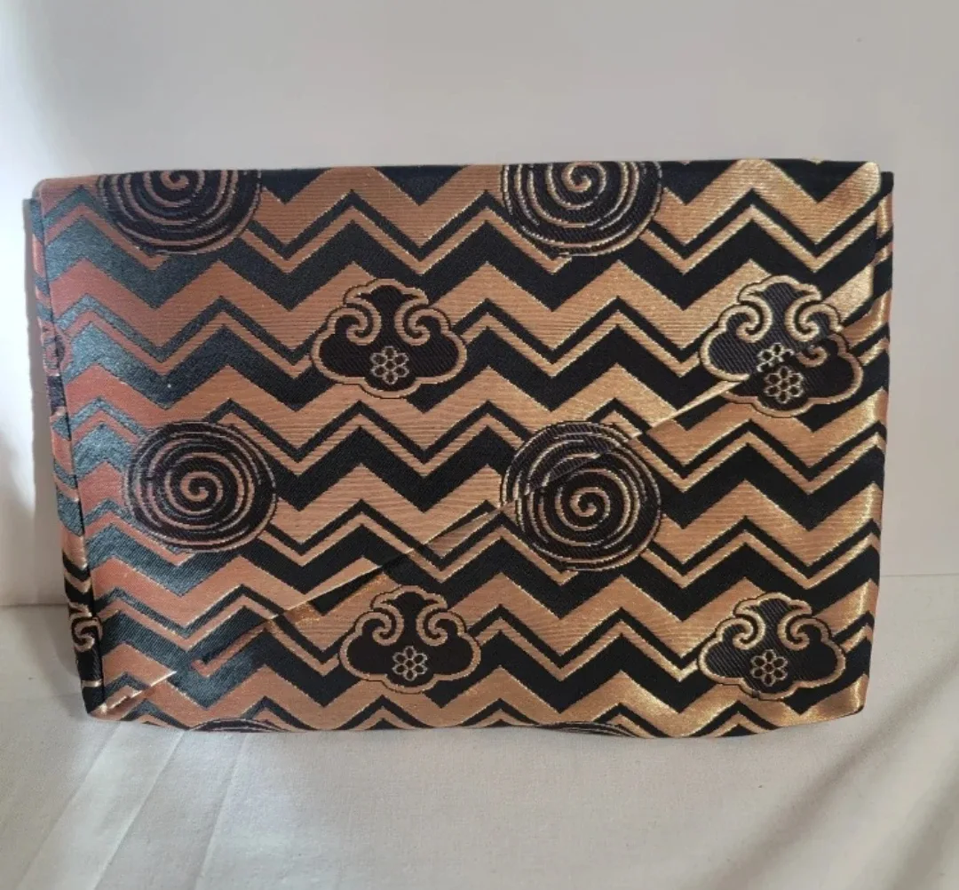 Diane Love Clutch image indicator(3)