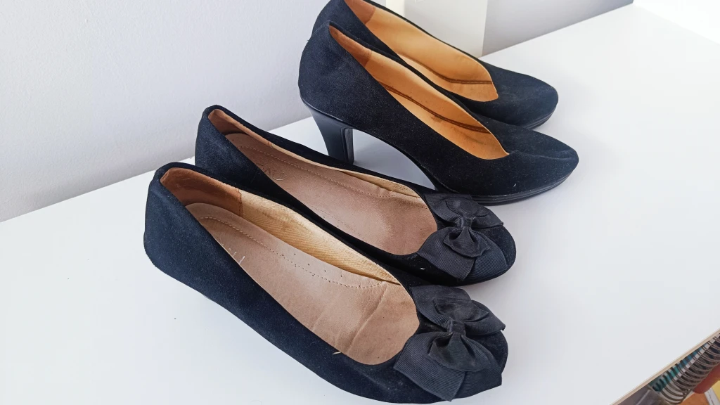 Cute Black Suede Pumps Size 8 #Cleanout