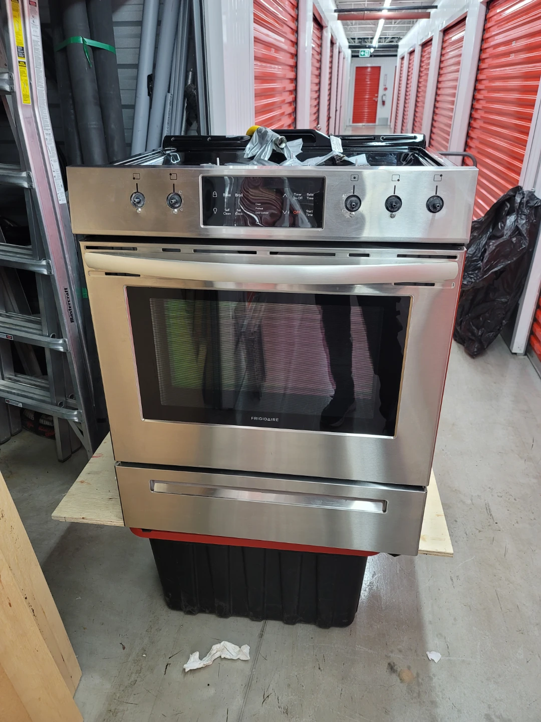 Frigidaire Stainless Steel Gas Range - photo 4