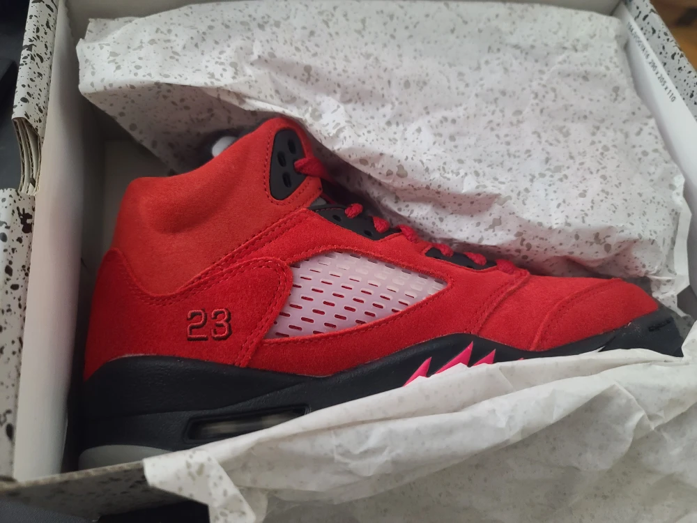 Air Jordan 5 Retro (GS) Varsity Red - Size 5Y and a size 4.5 - photo 4