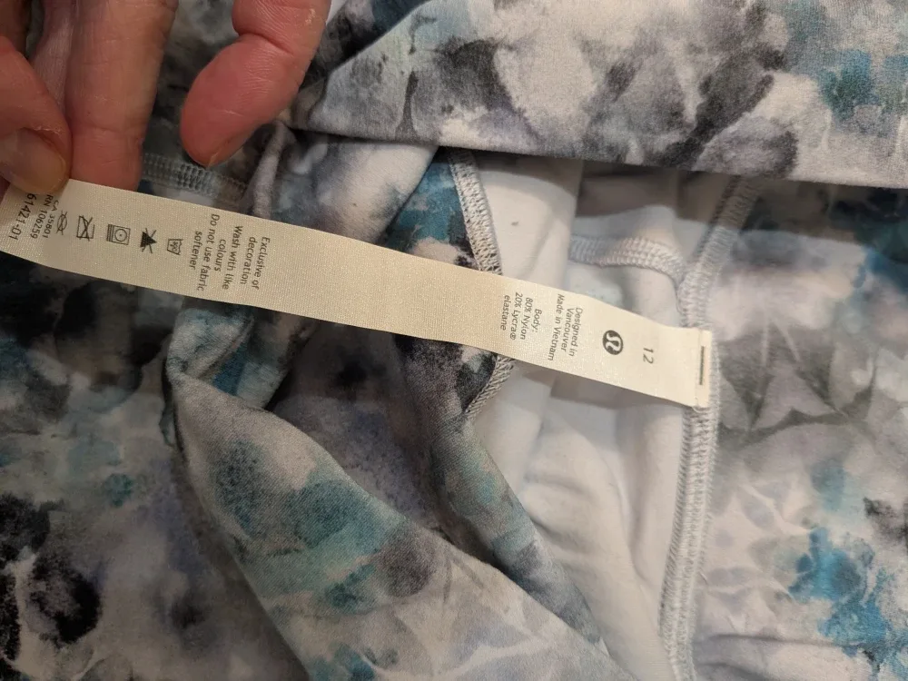 Lululemon Align High Rise Crop with Pockets 23" Kaleidofloral image indicator(3)